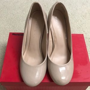 Nude Pumps